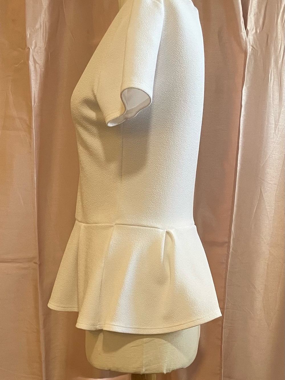 Classic White V-Neck Peplum Tunic Top - Picture 2 of 6